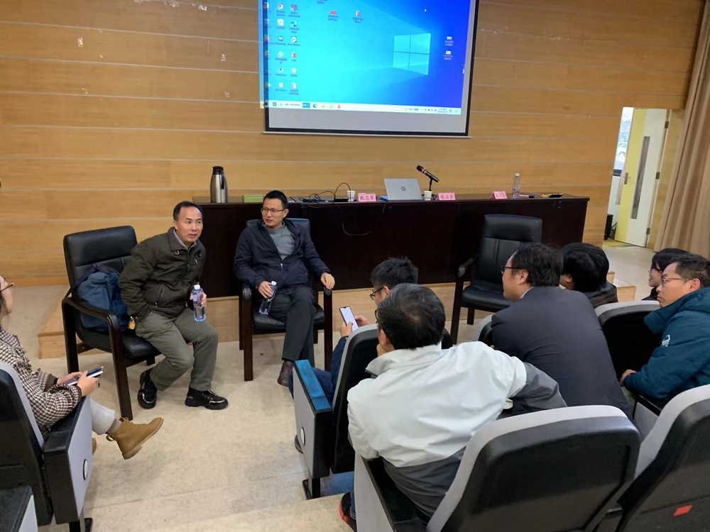 侯立軍教授👨🏻‍🦲、戴誌軍教授與參會教師座談